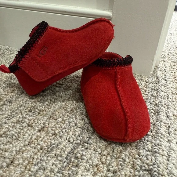 UGG Red Kids Boots - Picture 1 of 8